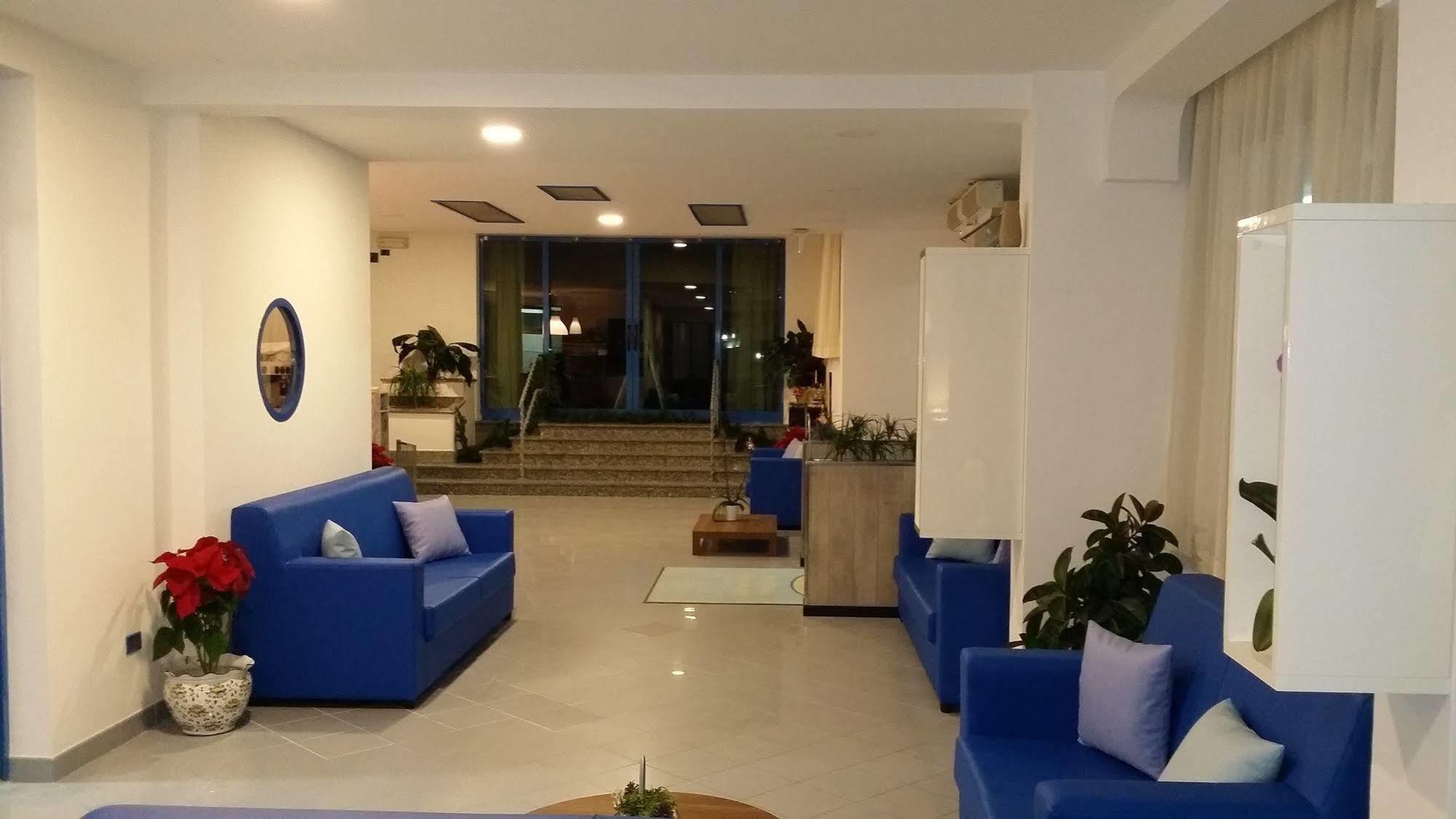 Hotel Marina Roseto Degli Abruzzi Extérieur photo