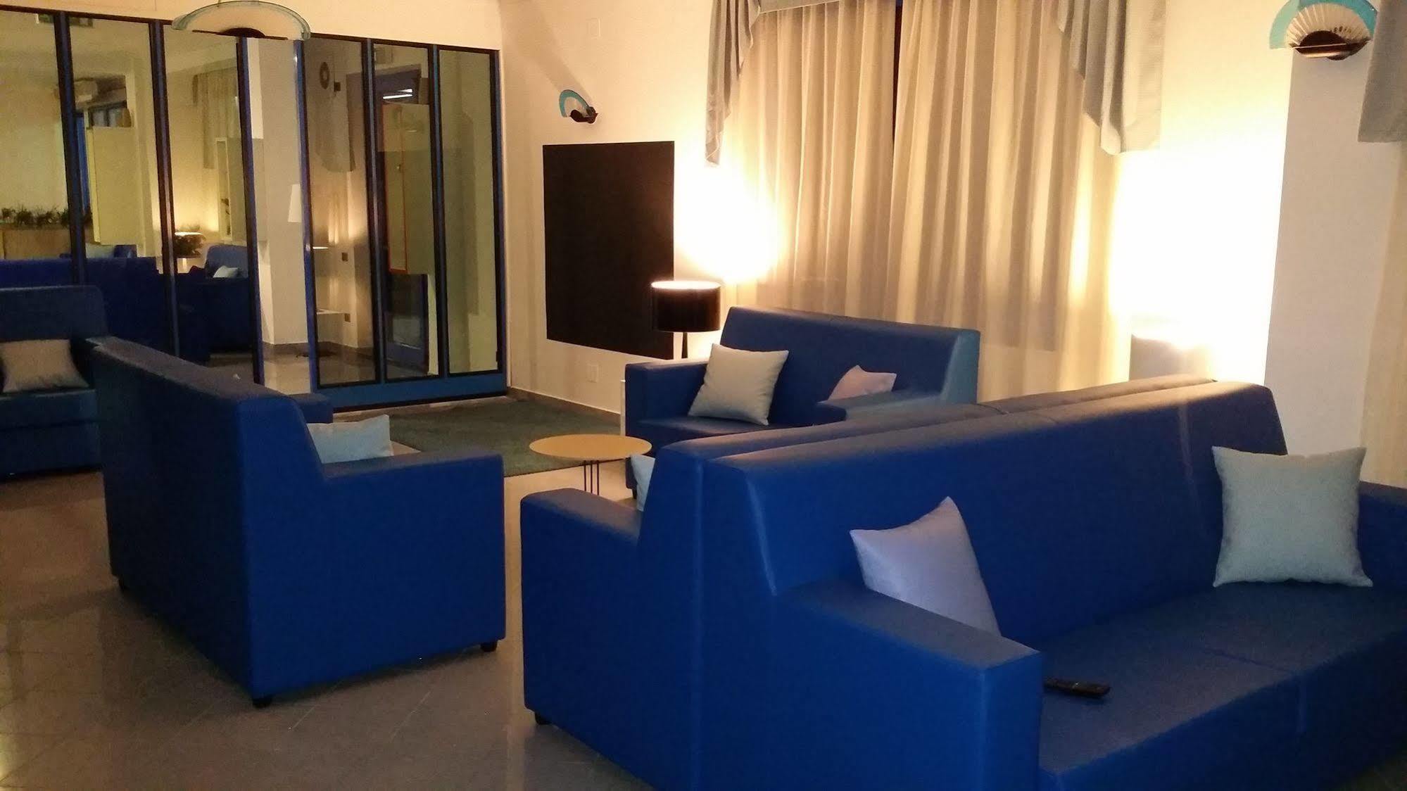 Hotel Marina Roseto Degli Abruzzi Extérieur photo